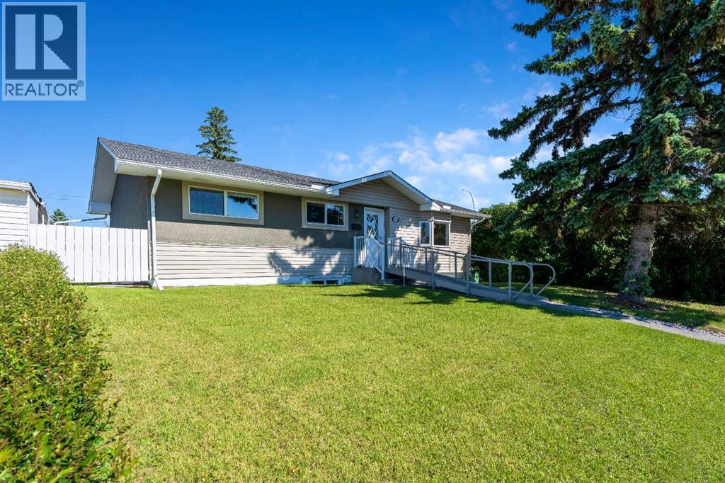 629 Agate Crescent SE