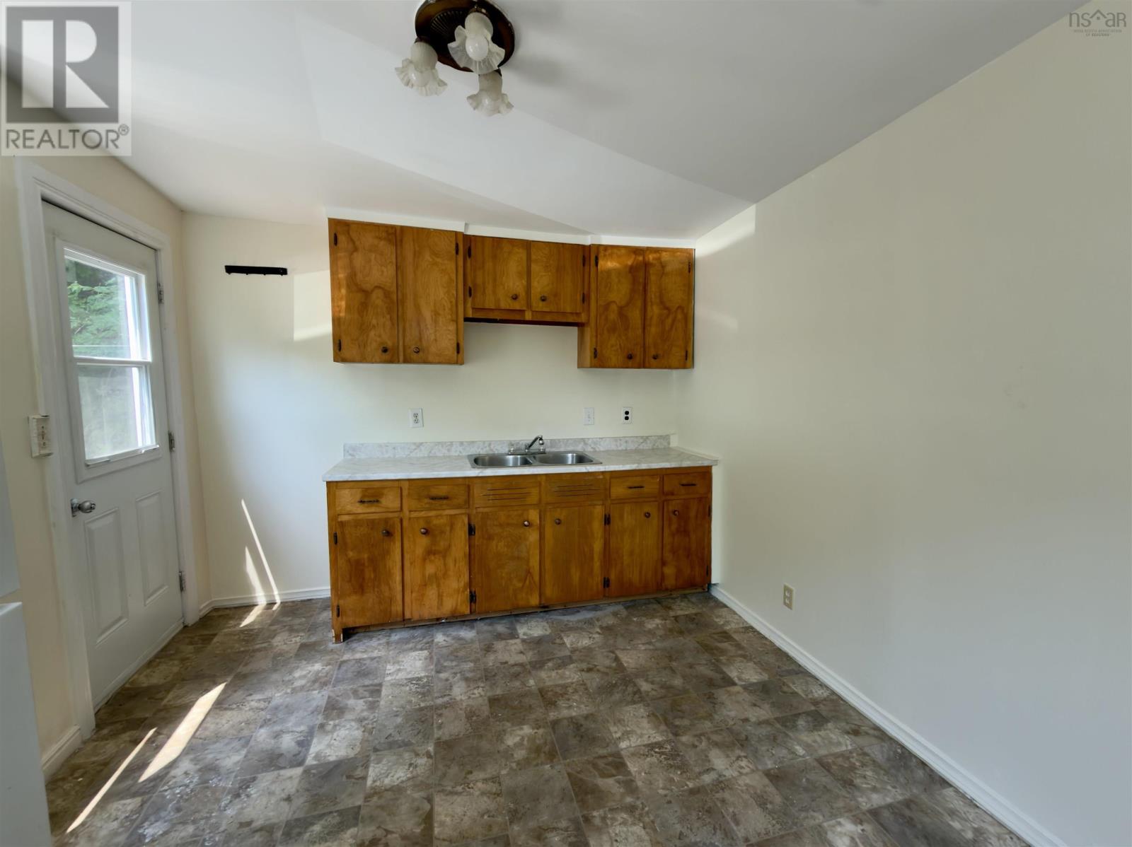 13 Chester Avenue - Photo 2