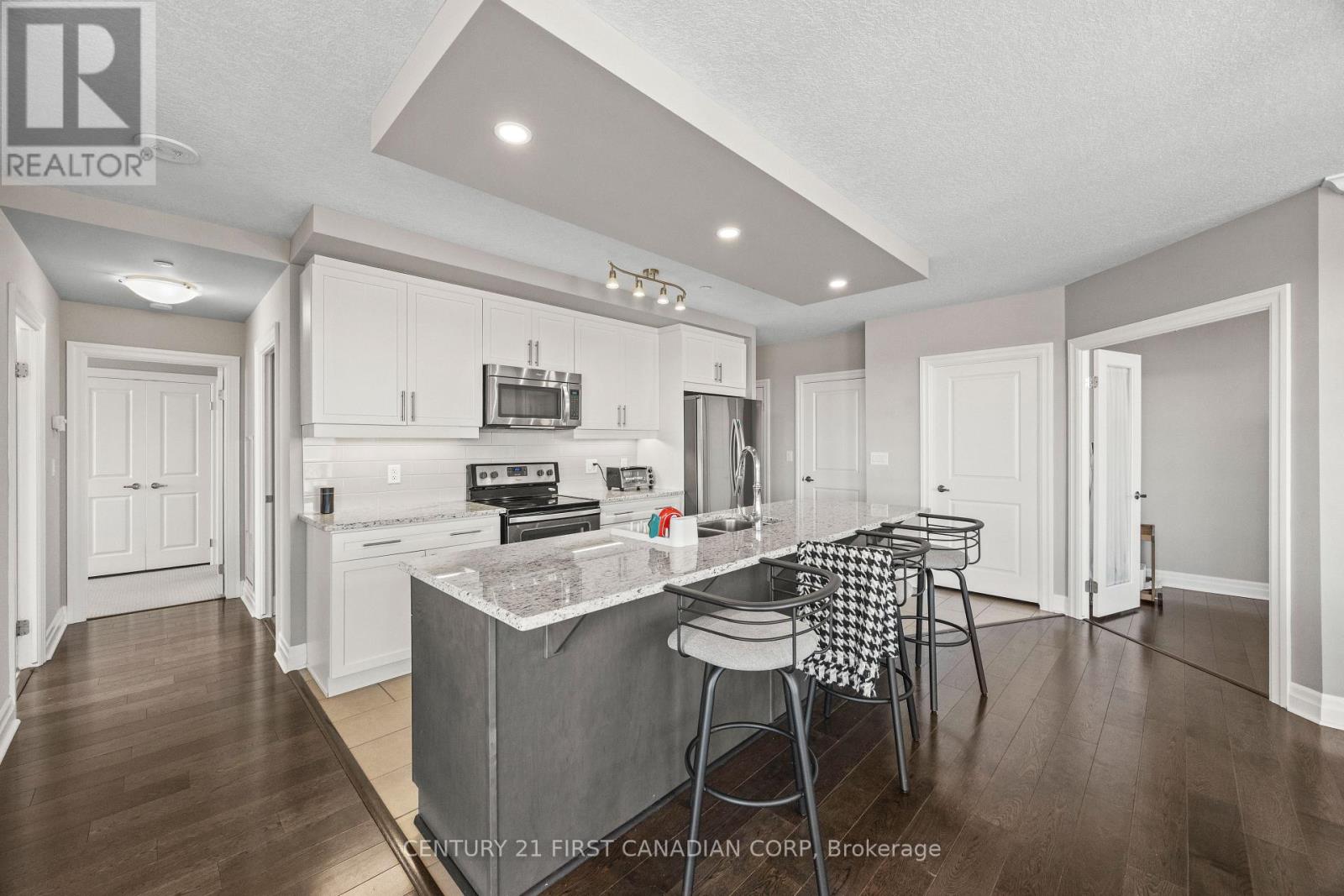 605 - 240 VILLAGE WALK BOULEVARD