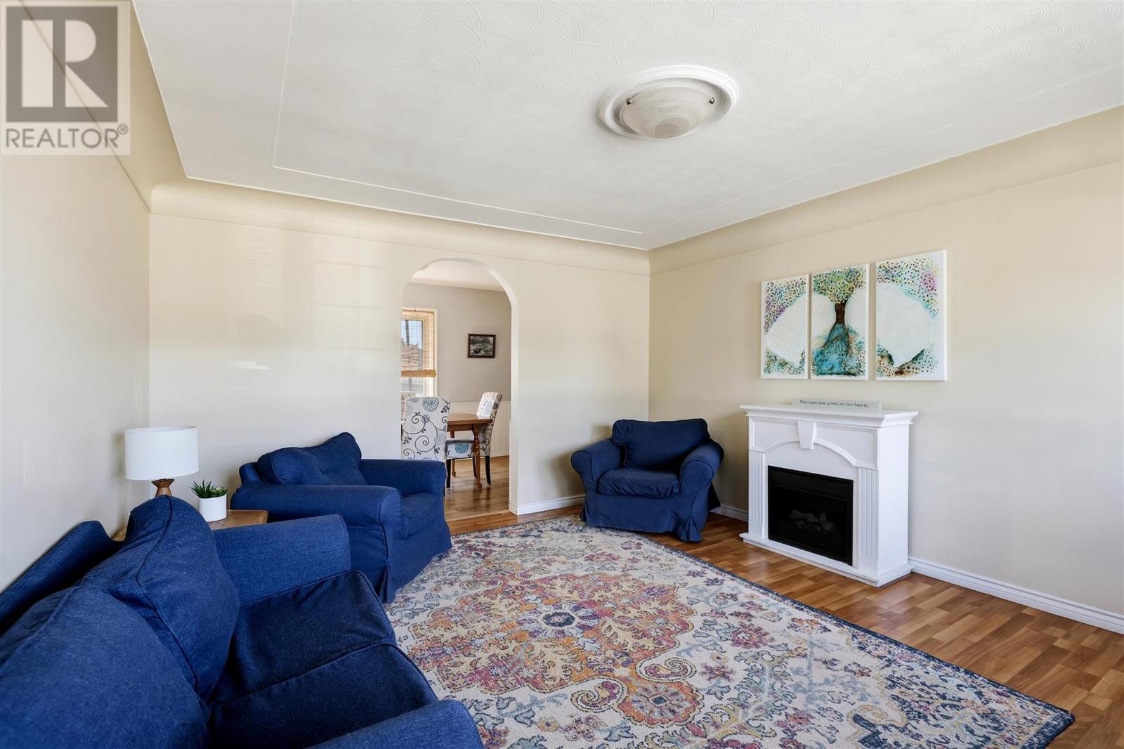 33 Raymond ST - Photo 3
