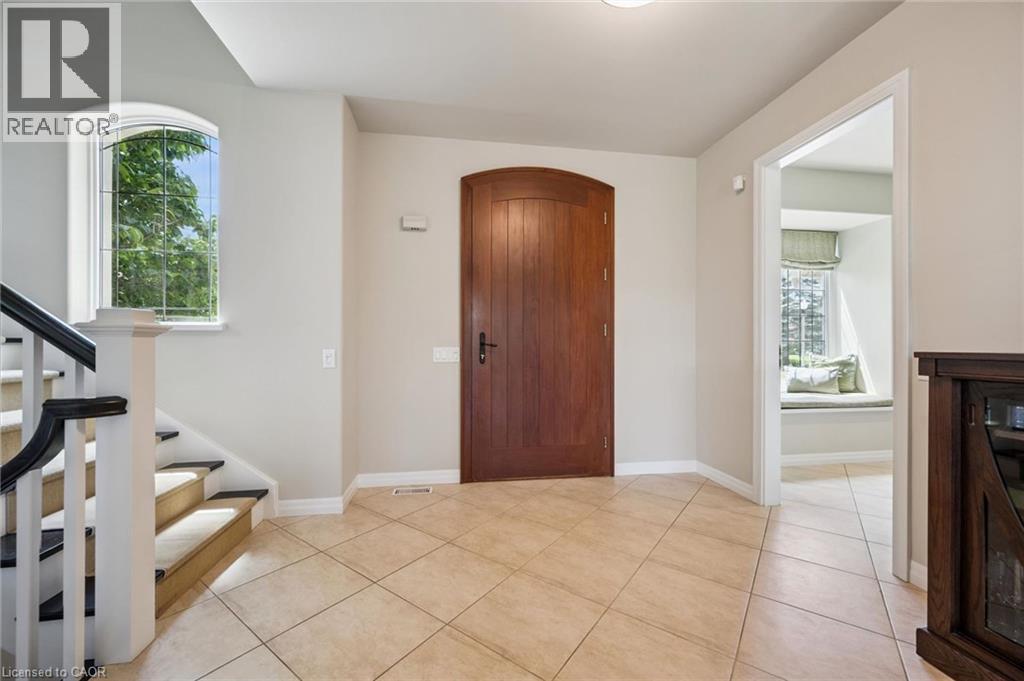 576 FALCONRIDGE Crescent