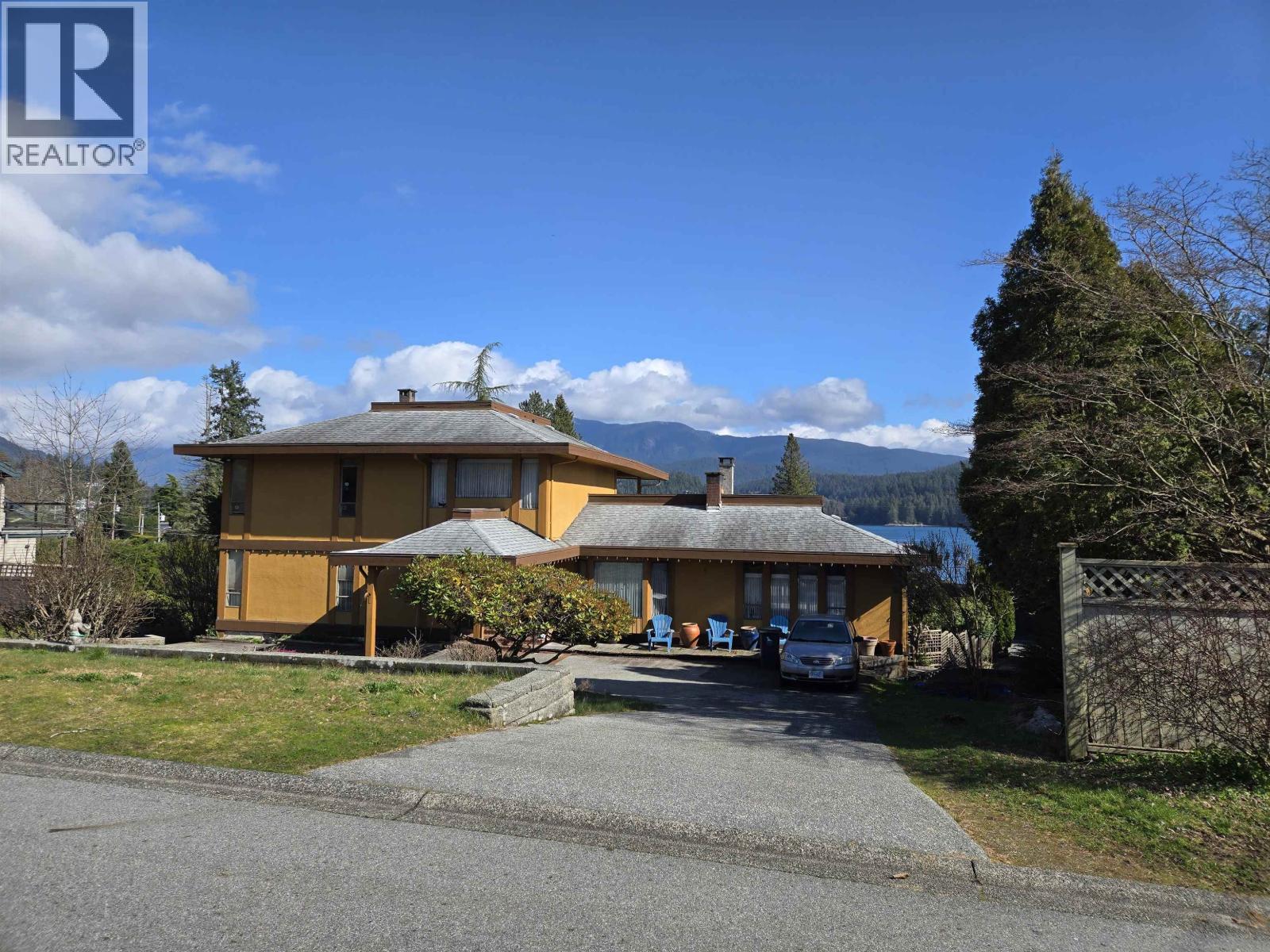 534 BEACHVIEW DRIVE