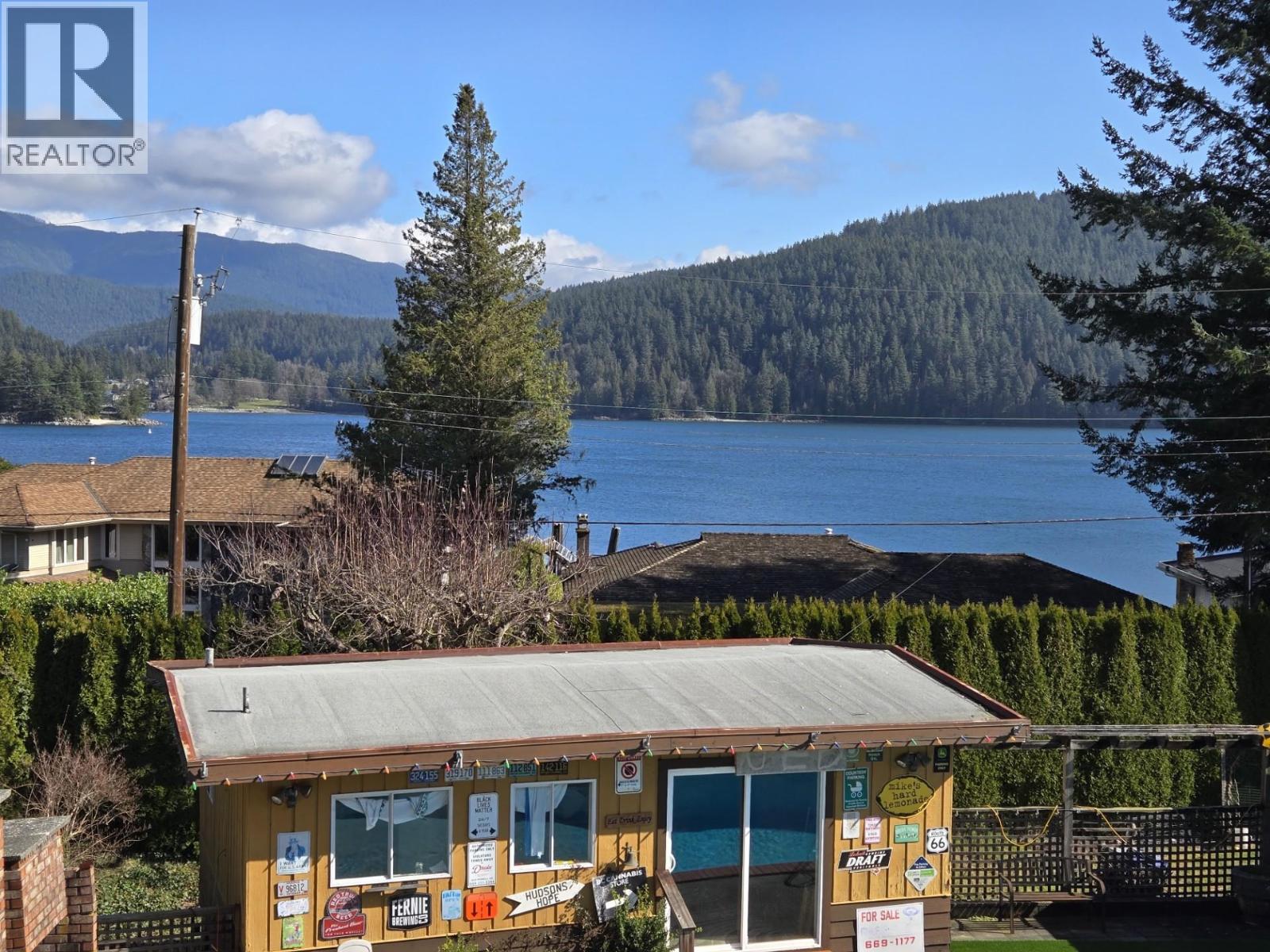 534 BEACHVIEW DRIVE