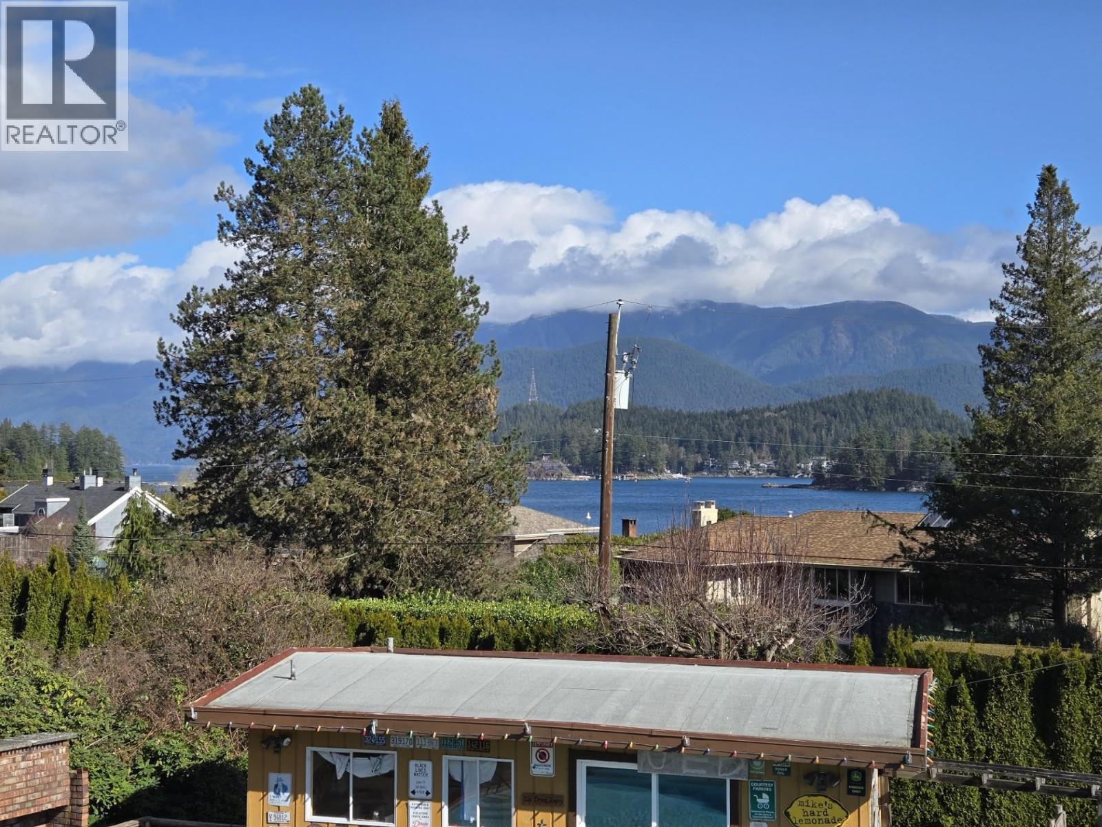534 BEACHVIEW DRIVE