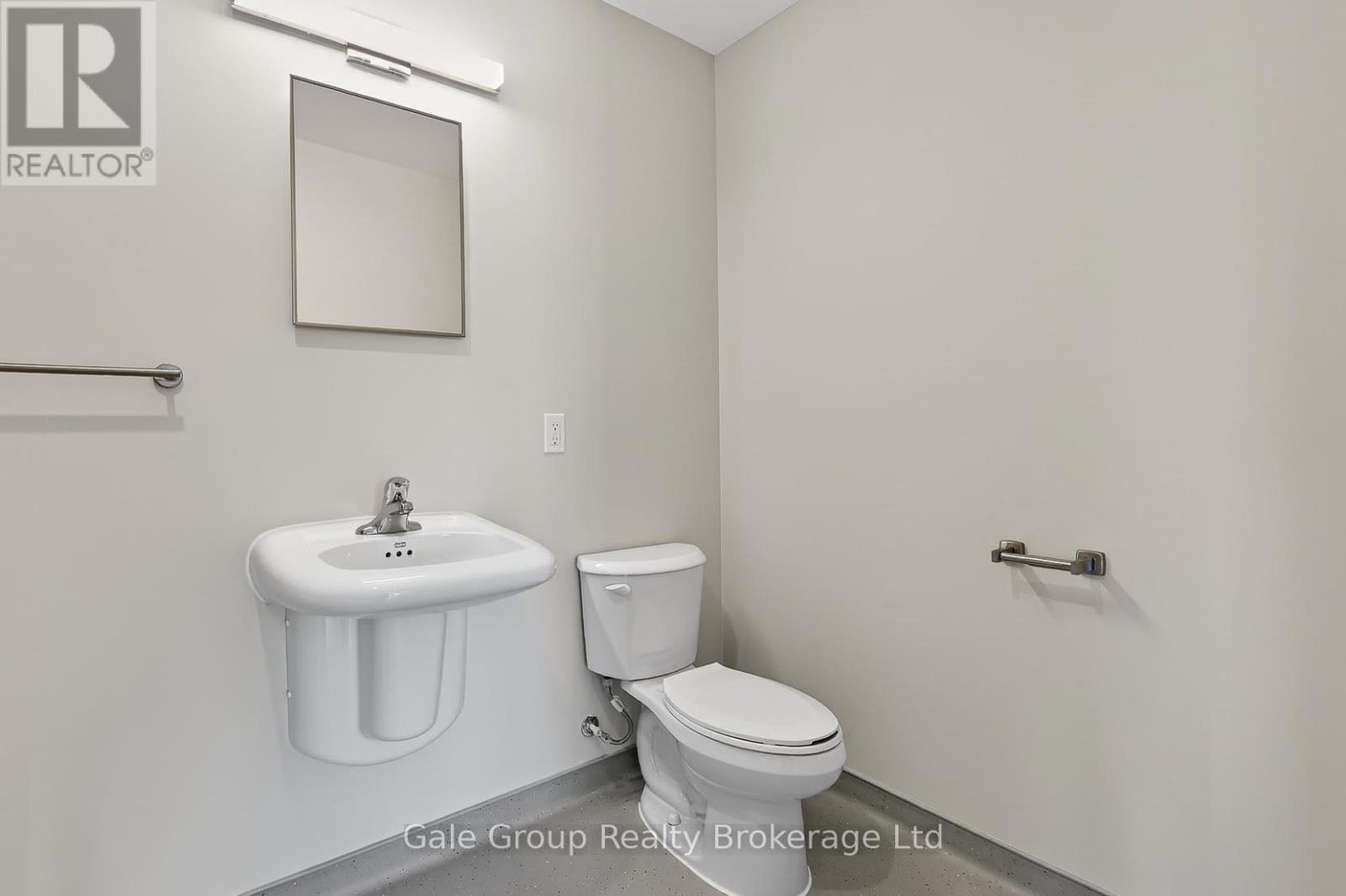 301 - 785 SOUTHWOOD WAY