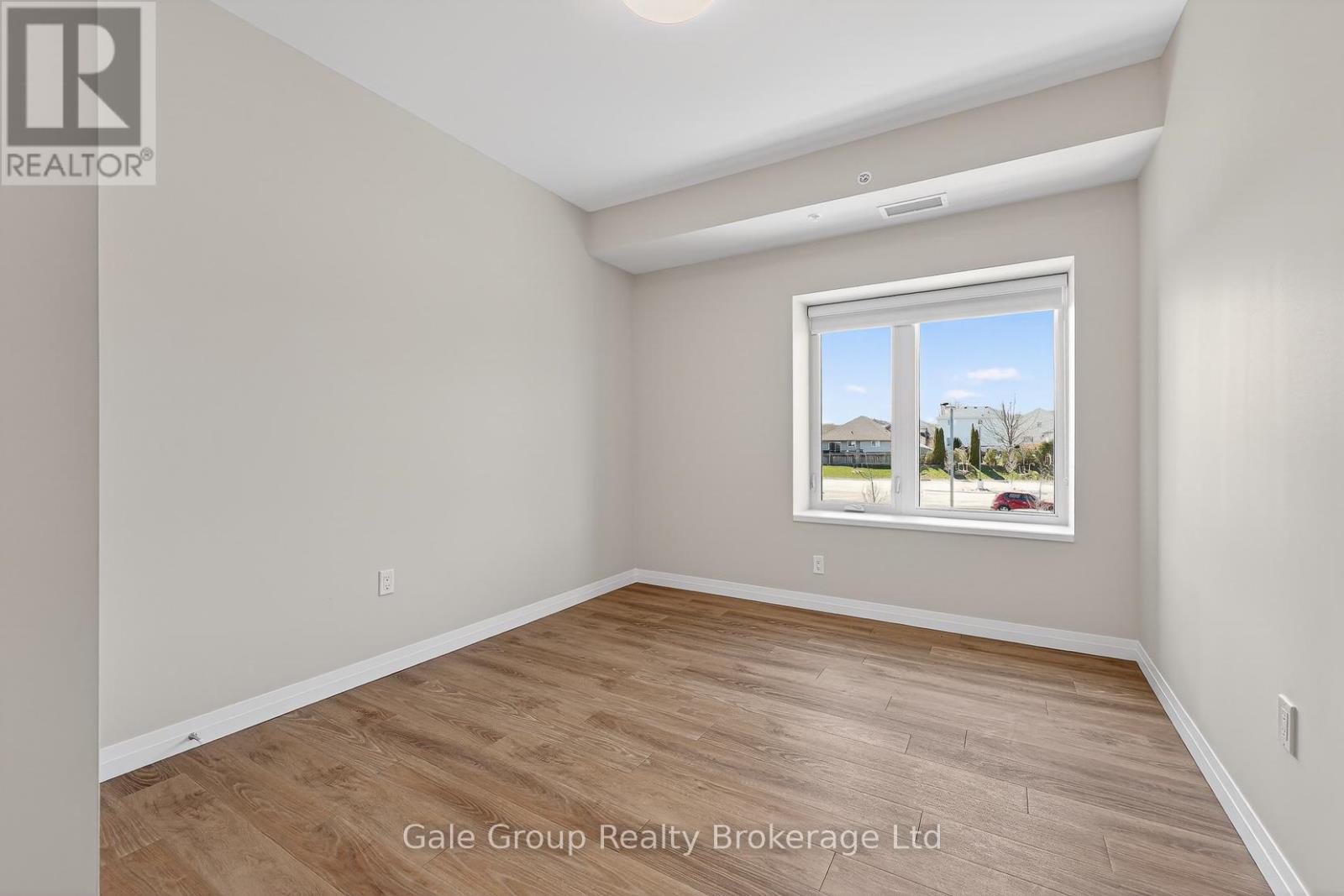 301 - 785 SOUTHWOOD WAY