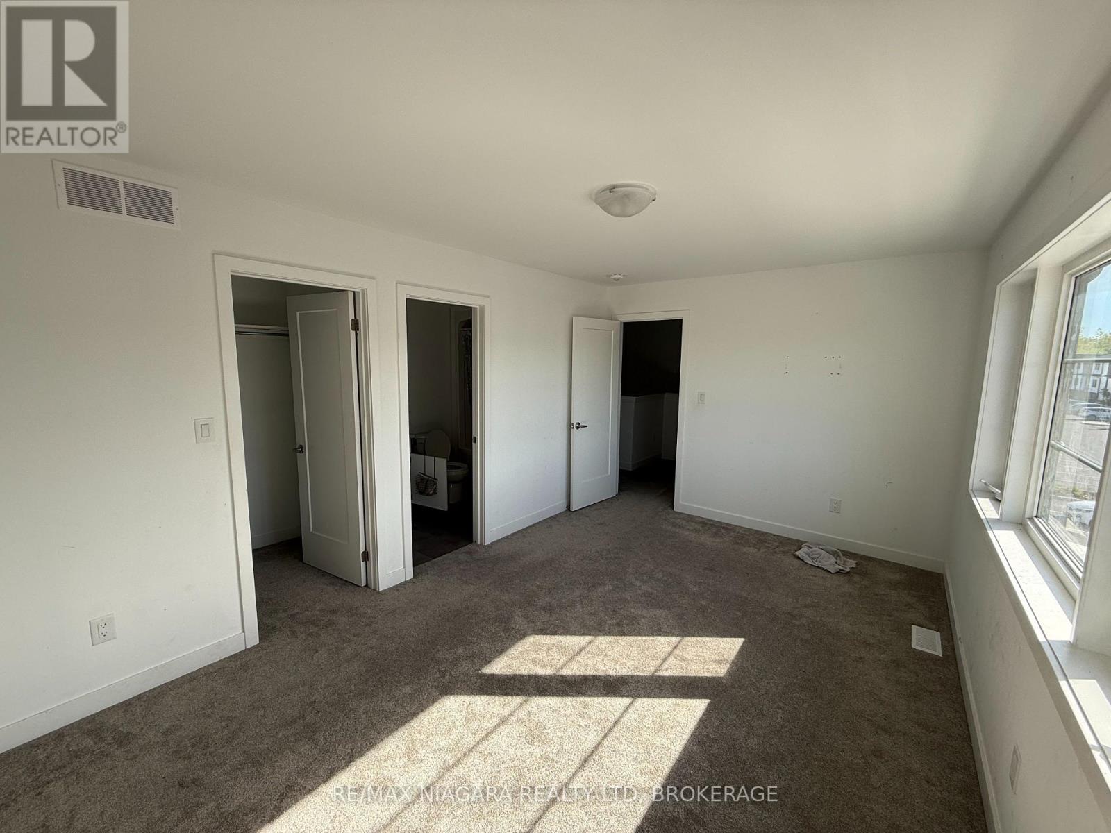824 - 4263 FOURTH AVENUE