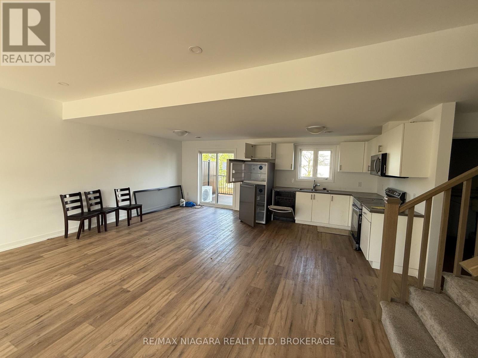 824 - 4263 FOURTH AVENUE