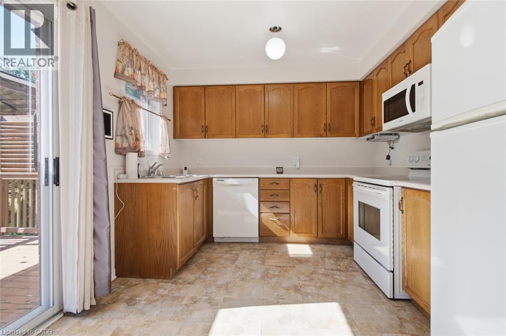 23 MADISON Court W