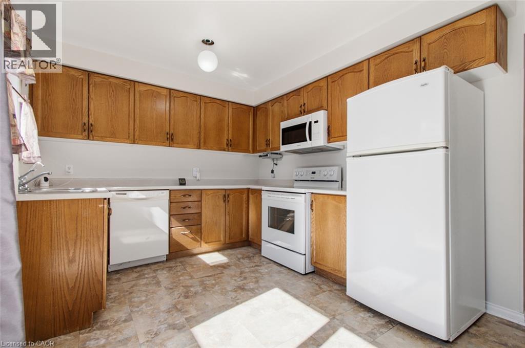 23 MADISON Court W