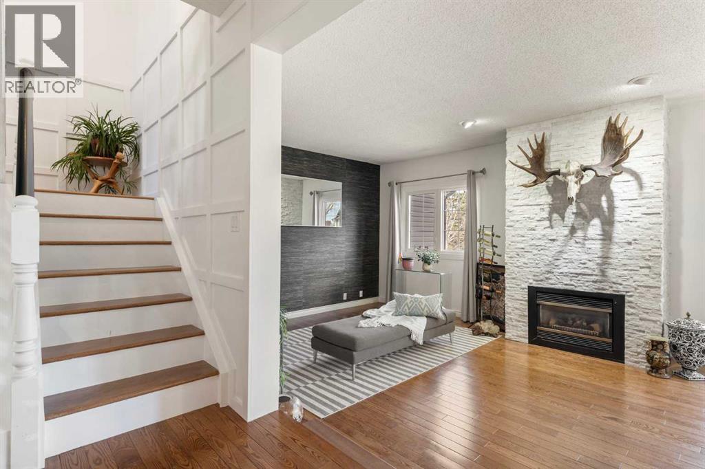 33, 448 Strathcona Drive SW