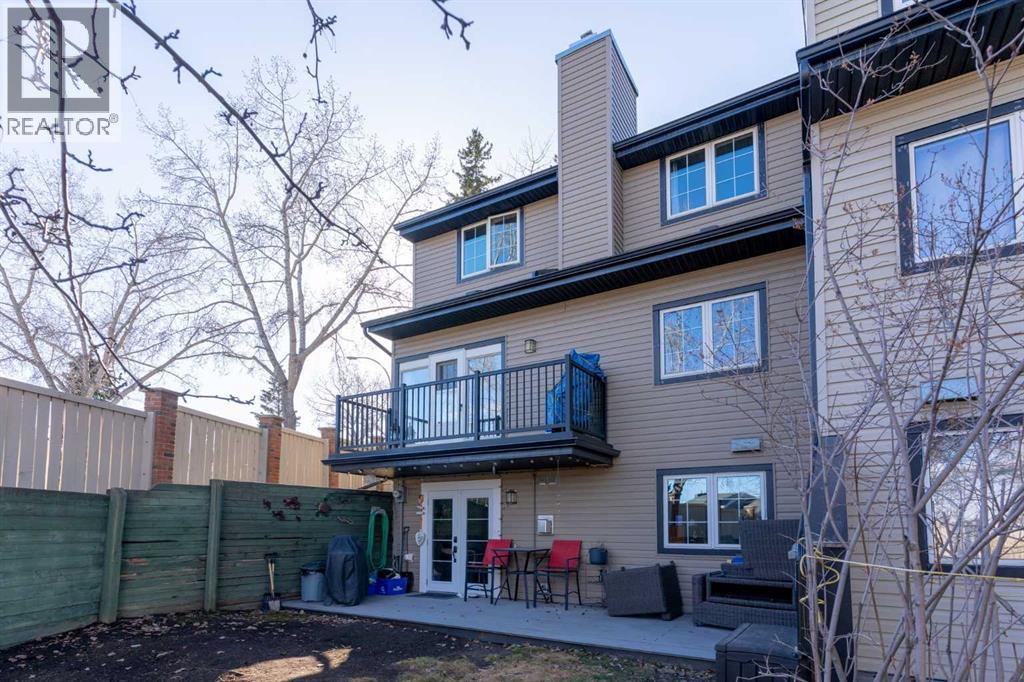 33, 448 Strathcona Drive SW