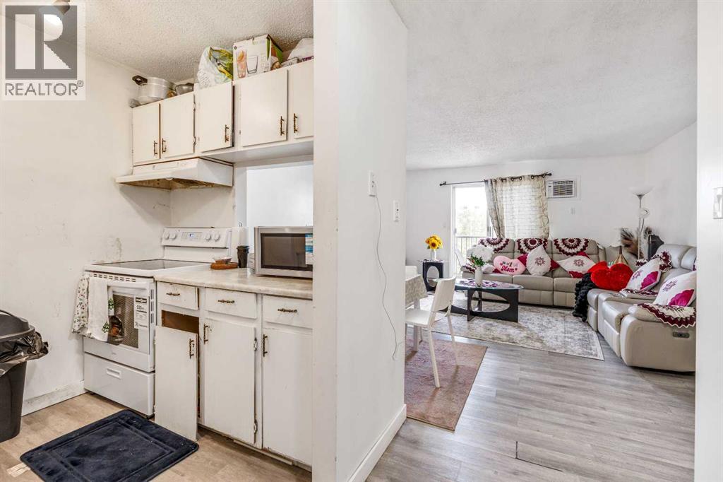 310, 405 Columbia Boulevard W