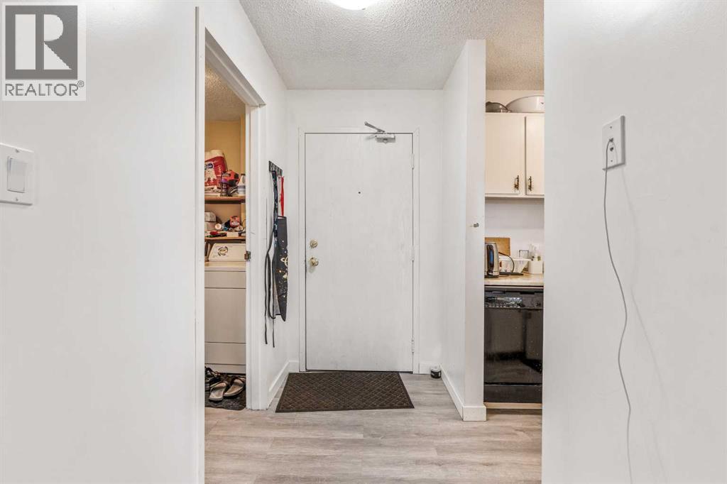 310, 405 Columbia Boulevard W