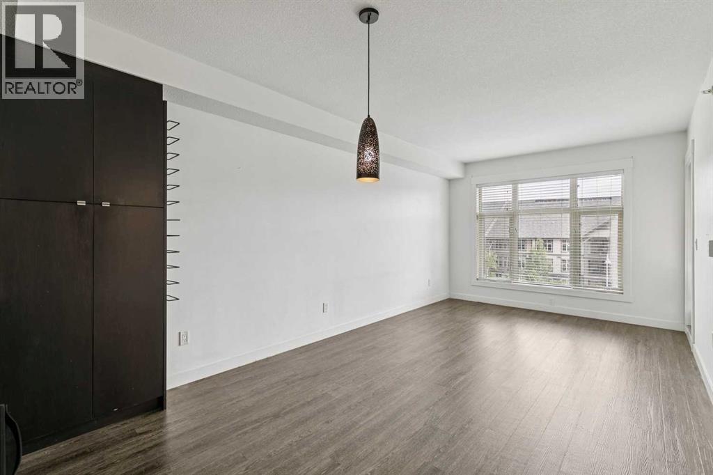 225, 15 Aspenmont Heights SW