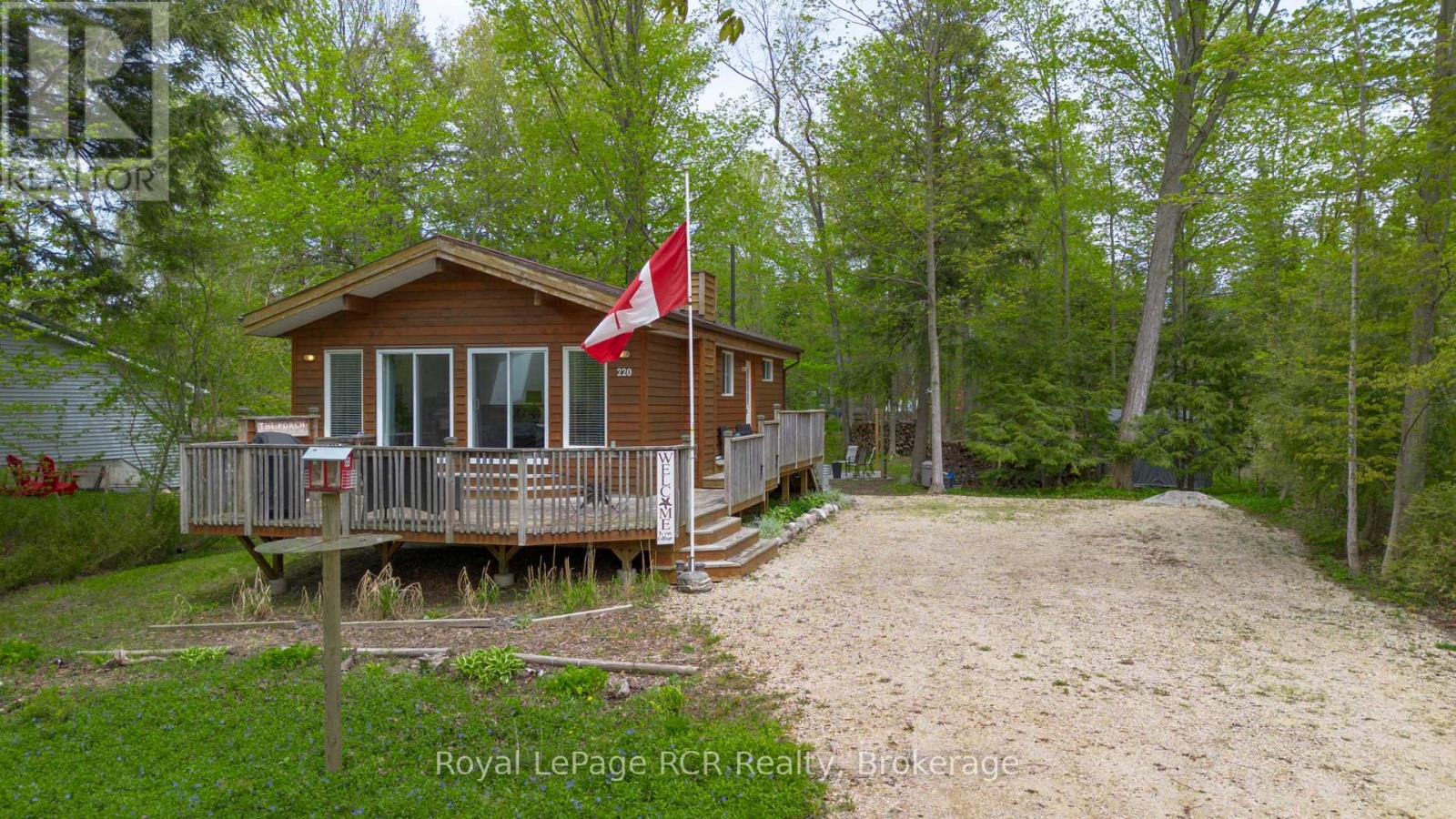 220 SHADYWOOD CRESCENT