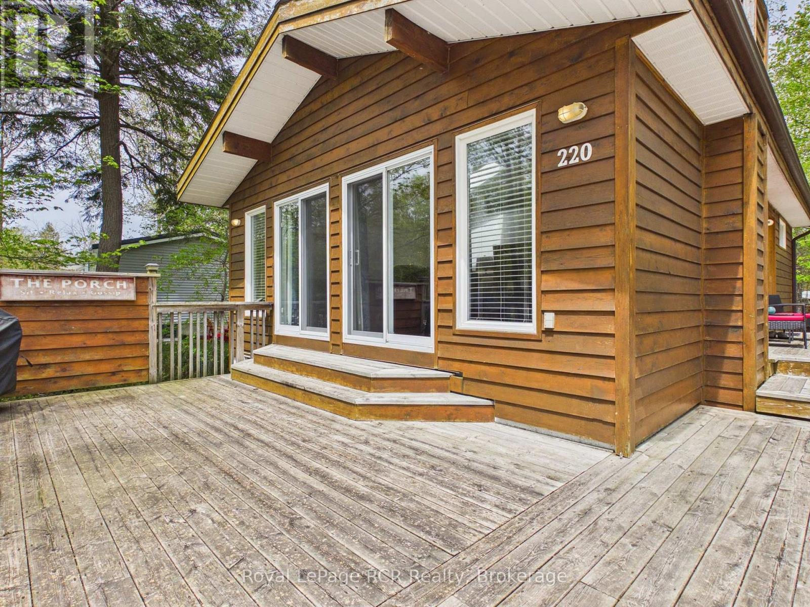 220 SHADYWOOD CRESCENT