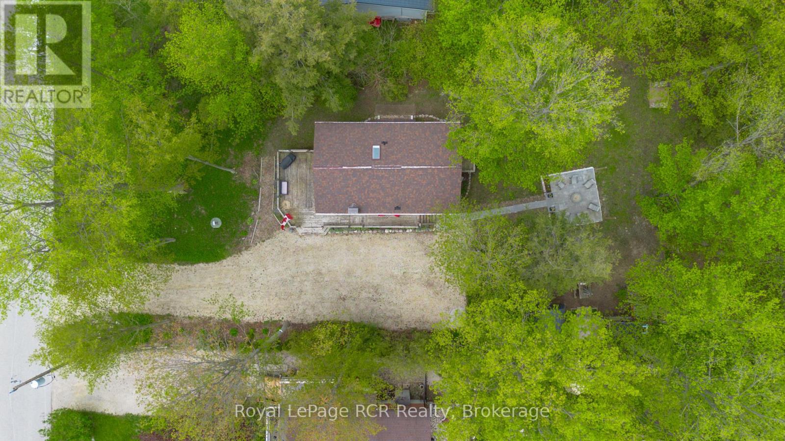 220 SHADYWOOD CRESCENT