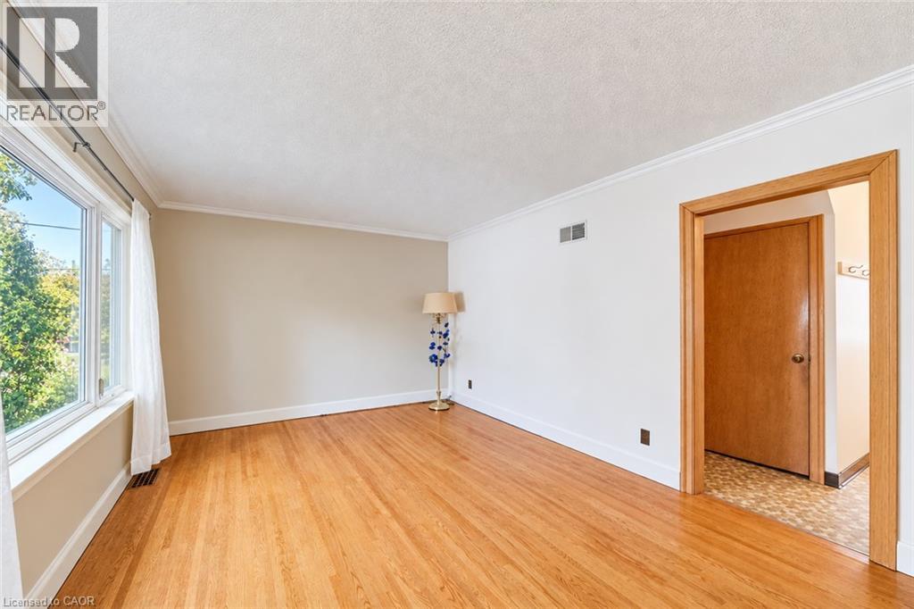 11 CRESTWOOD Avenue