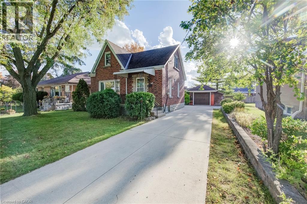 11 CRESTWOOD Avenue
