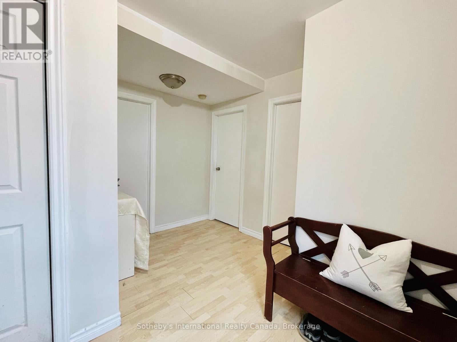 285 ROBINSON STREET