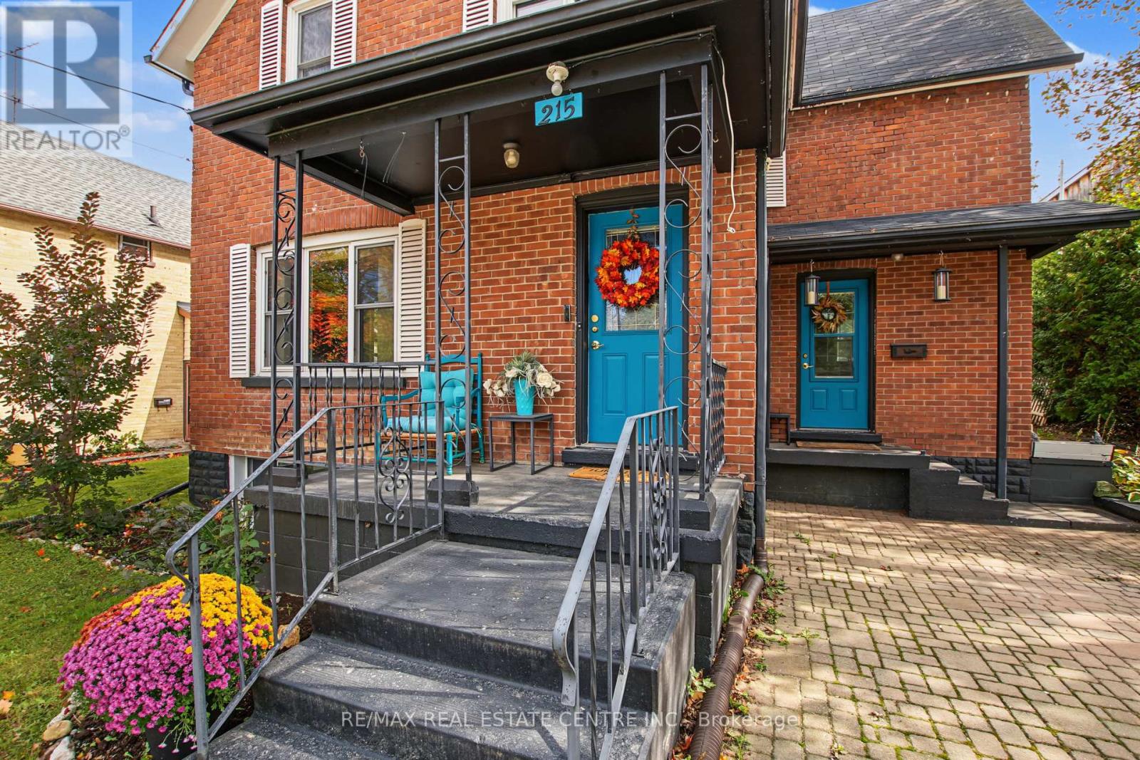 215 ELGIN STREET S