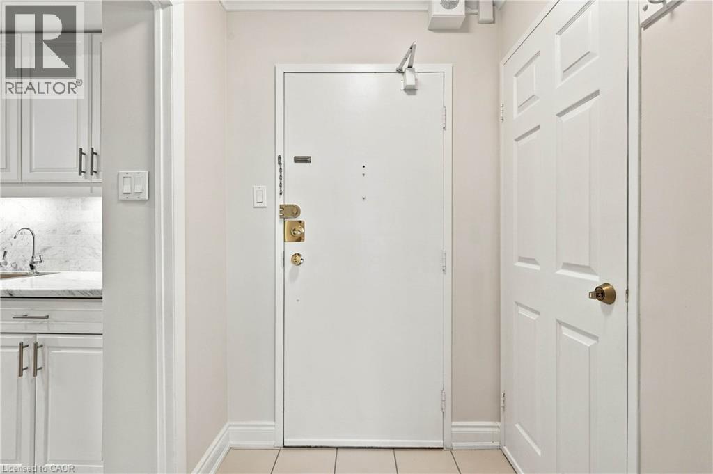 3100 KIRWIN Avenue Unit# Ph04