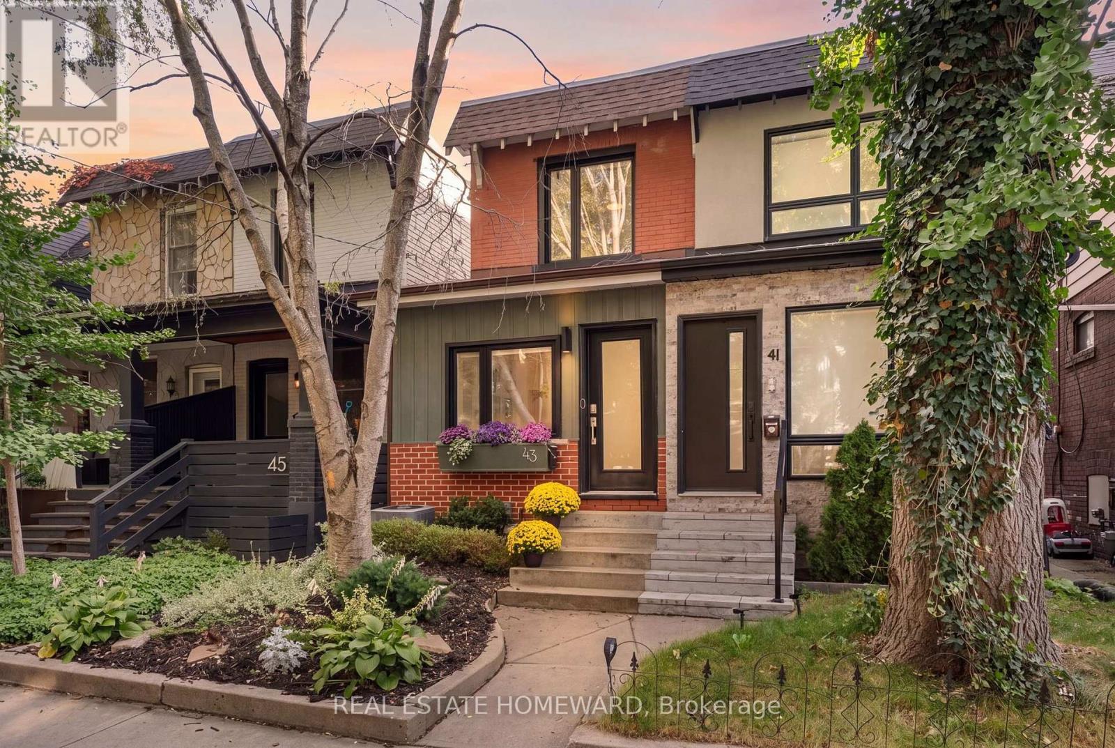 43 CAROLINE AVENUE