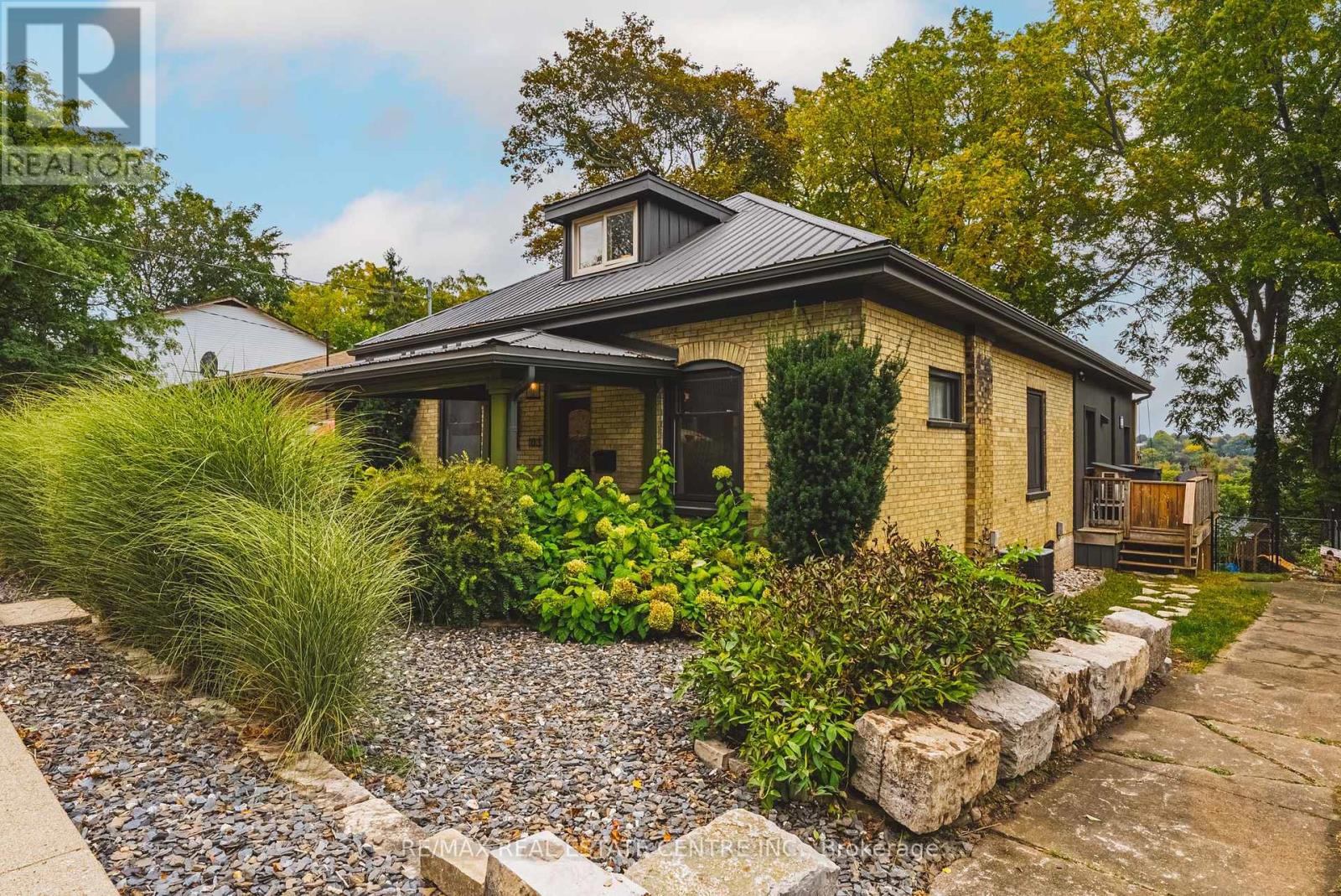 103 COURTNEY STREET