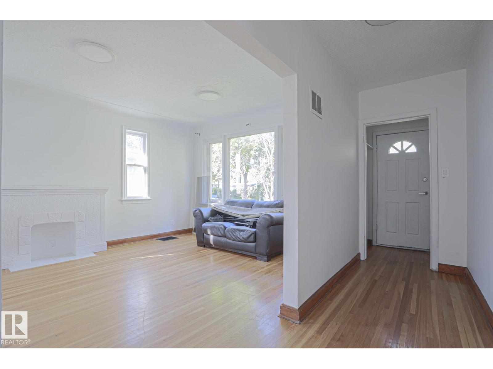 13129 101 ST NW