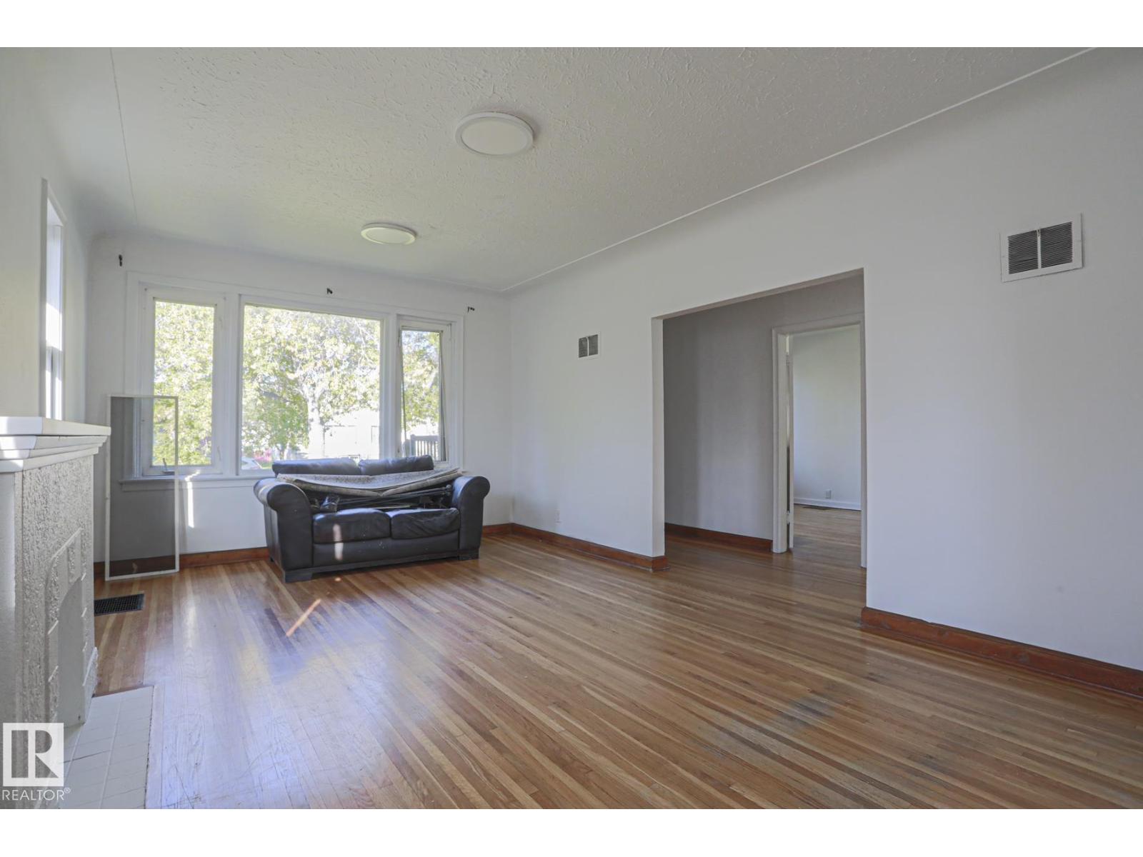 13129 101 ST NW
