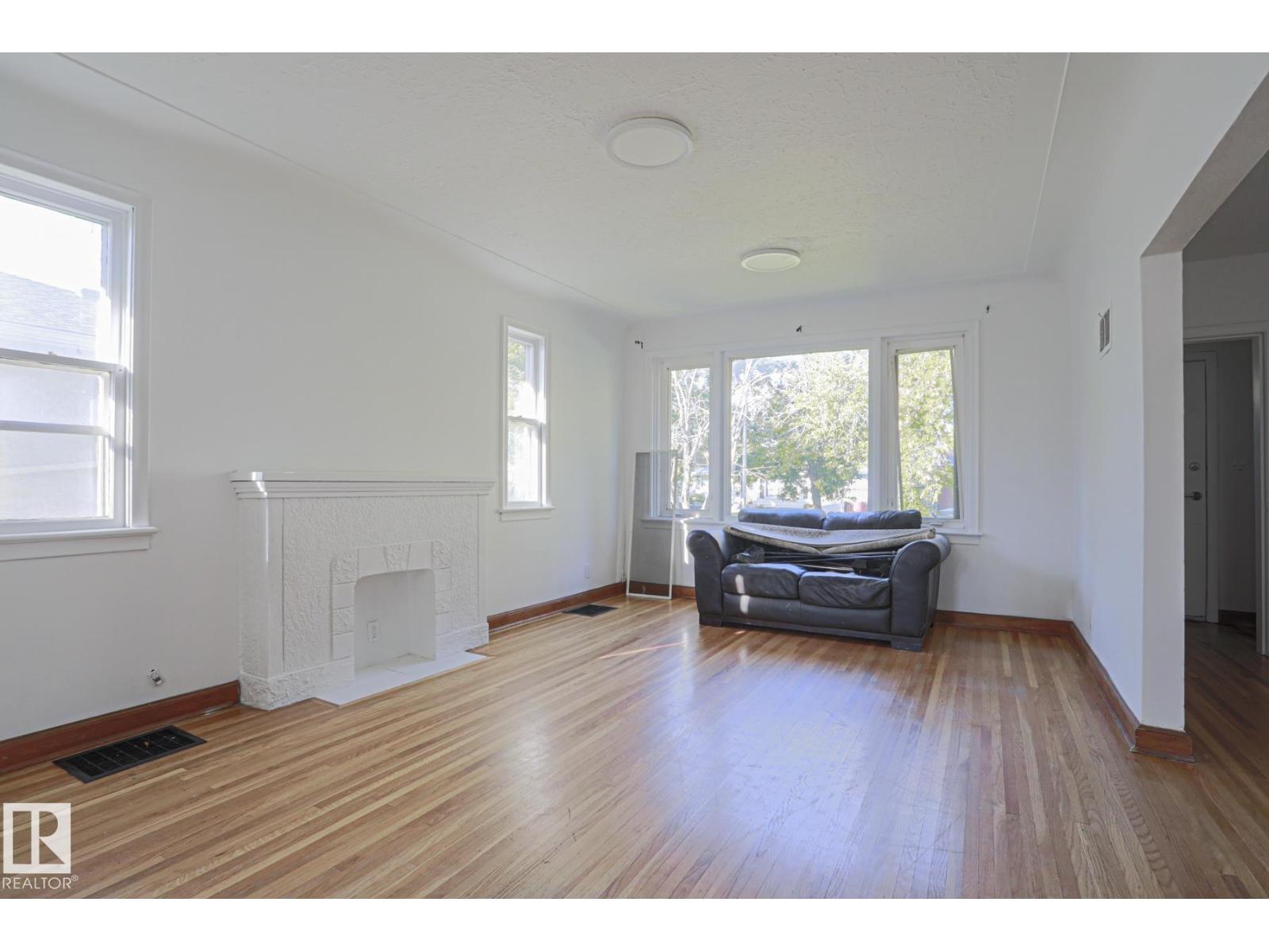 13129 101 ST NW