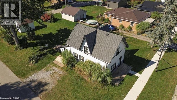 51 Victoria St, Port Burwell, ON 2