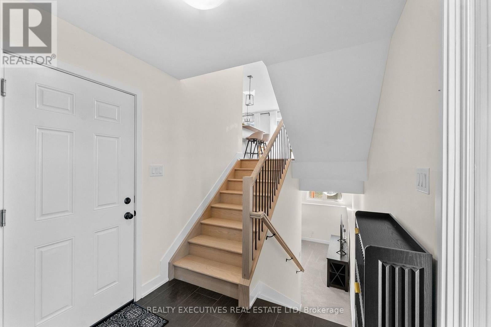 31 WHITCOMB CRESCENT