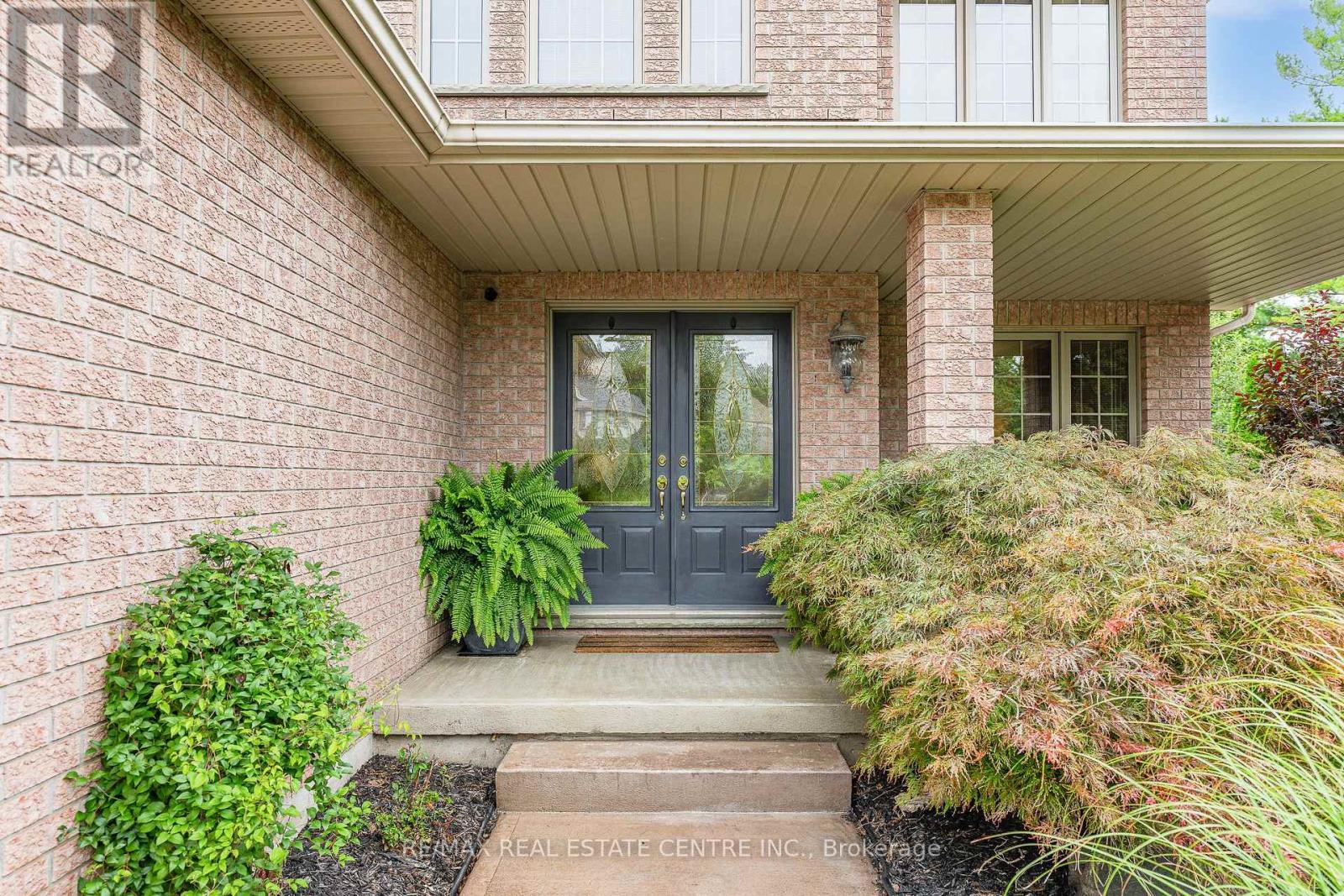 52 ARCHWOOD CRESCENT