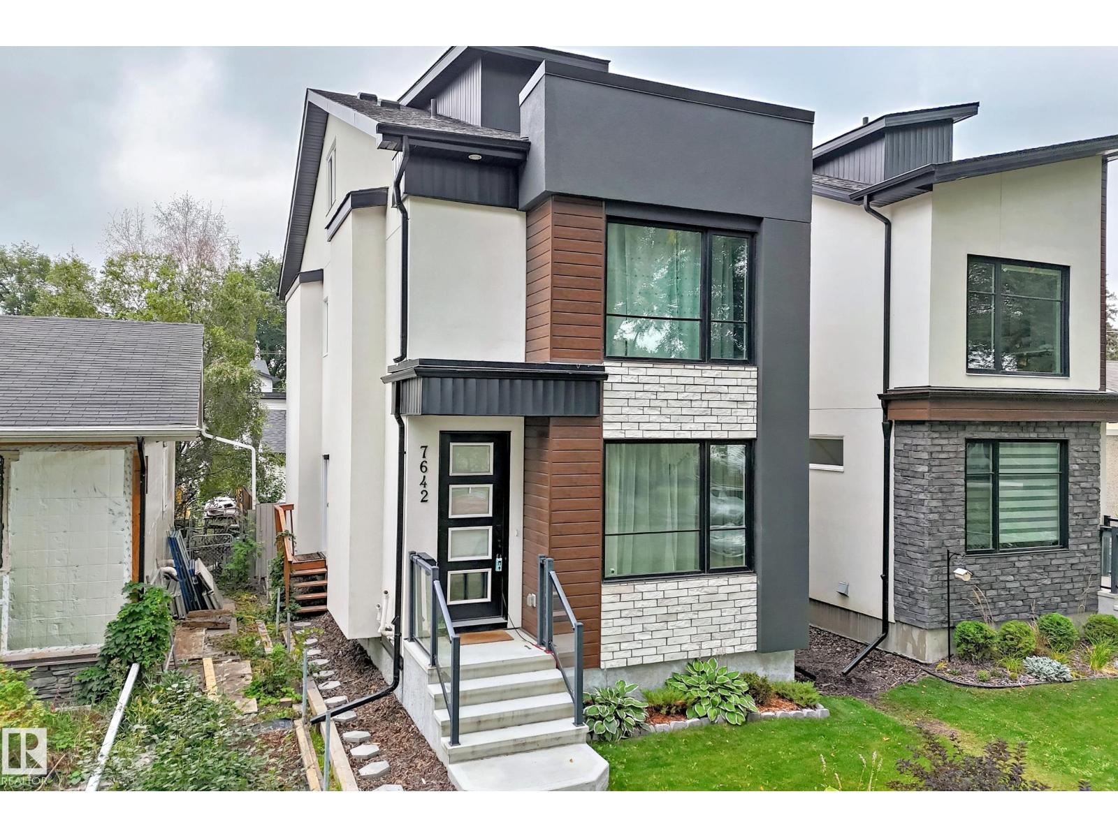 7642 91 AV NW