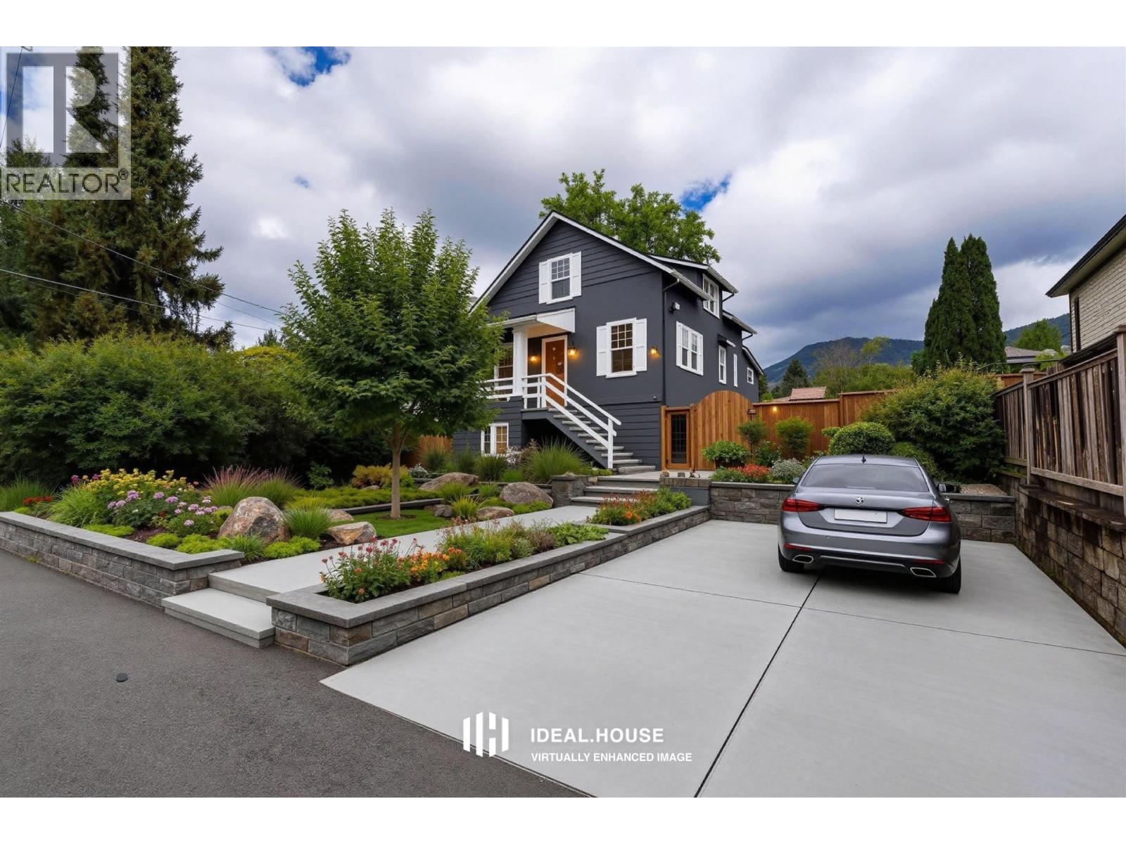 264 W QUEENS ROAD