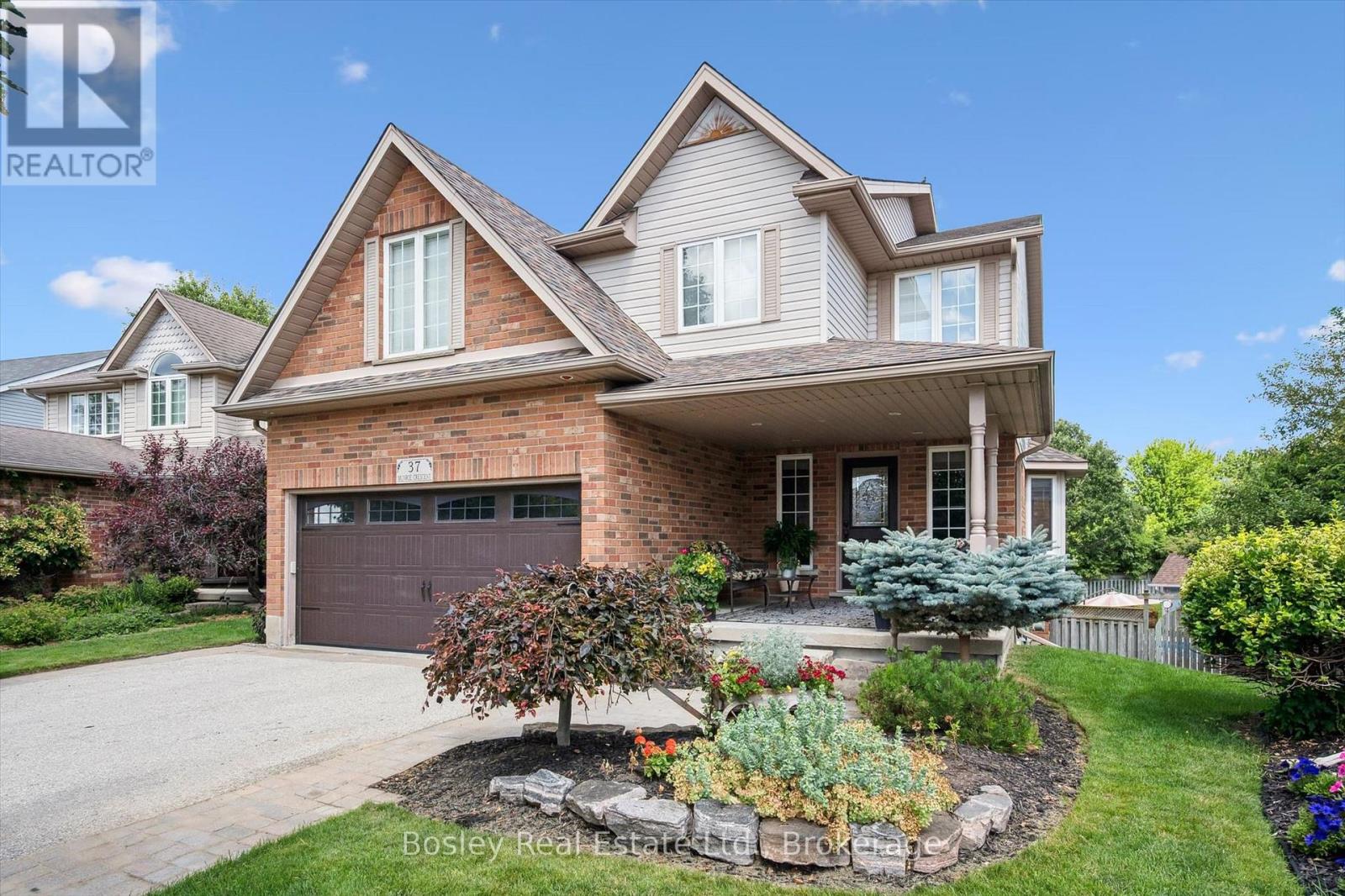 37 MUNROE CRESCENT