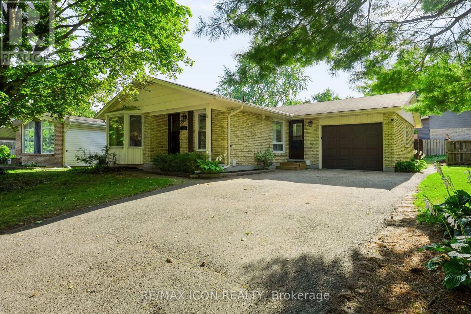 95 UNDERHILL CRESCENT