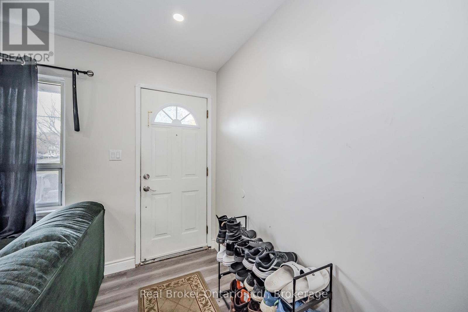 112 VICTORIA ROAD N