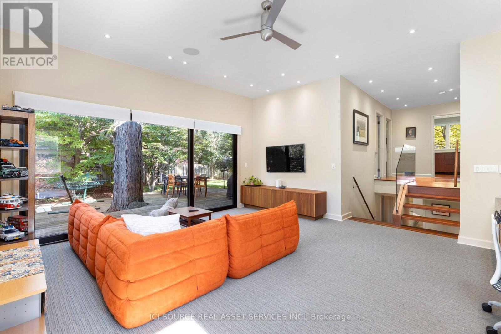 10 RED OAKS CRESCENT