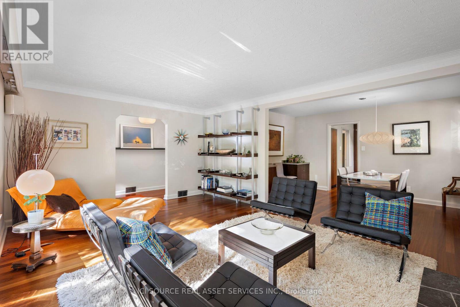 10 RED OAKS CRESCENT