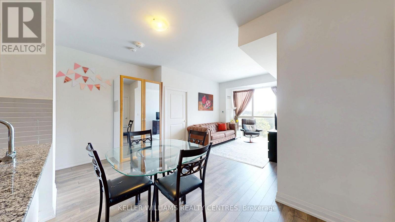 508 - 10 MEADOWGLEN PL.
