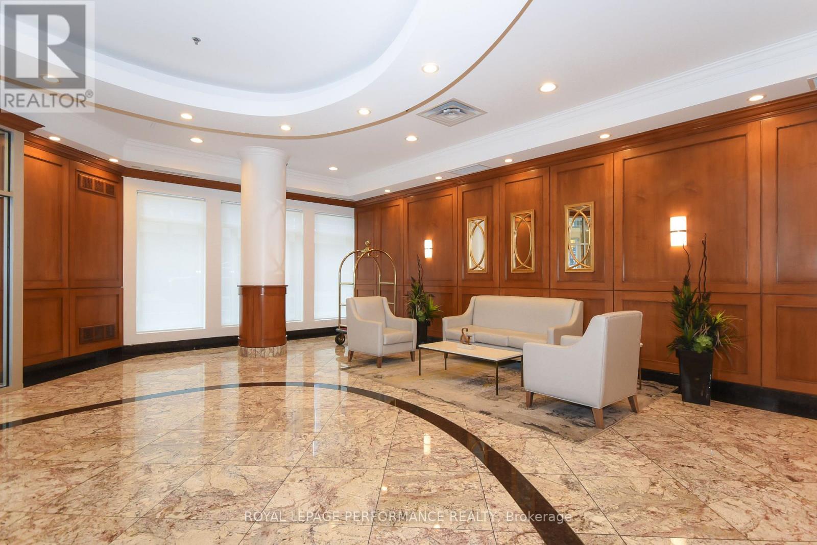 1808 - 242 RIDEAU STREET
