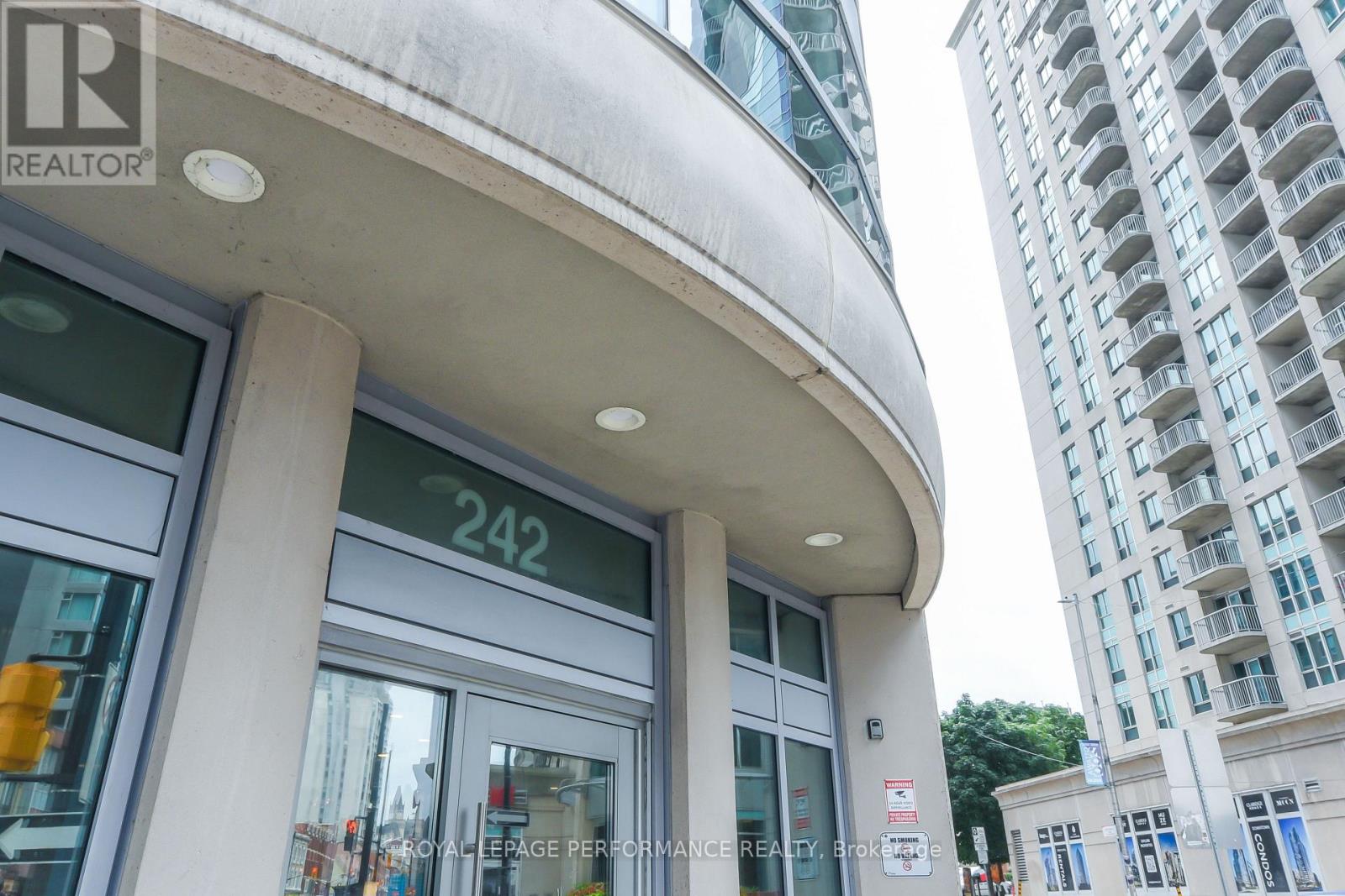 1808 - 242 RIDEAU STREET