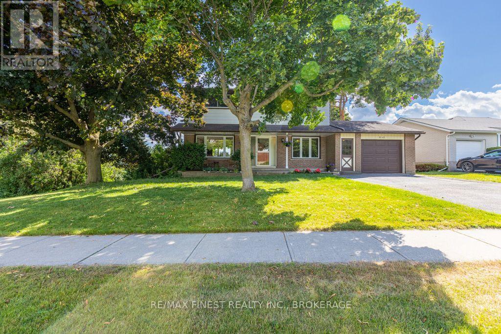 1043 LINCOLN DRIVE