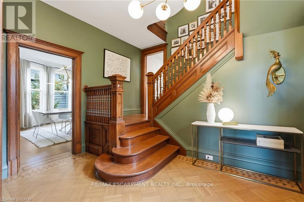 2 FREEMAN PLACE