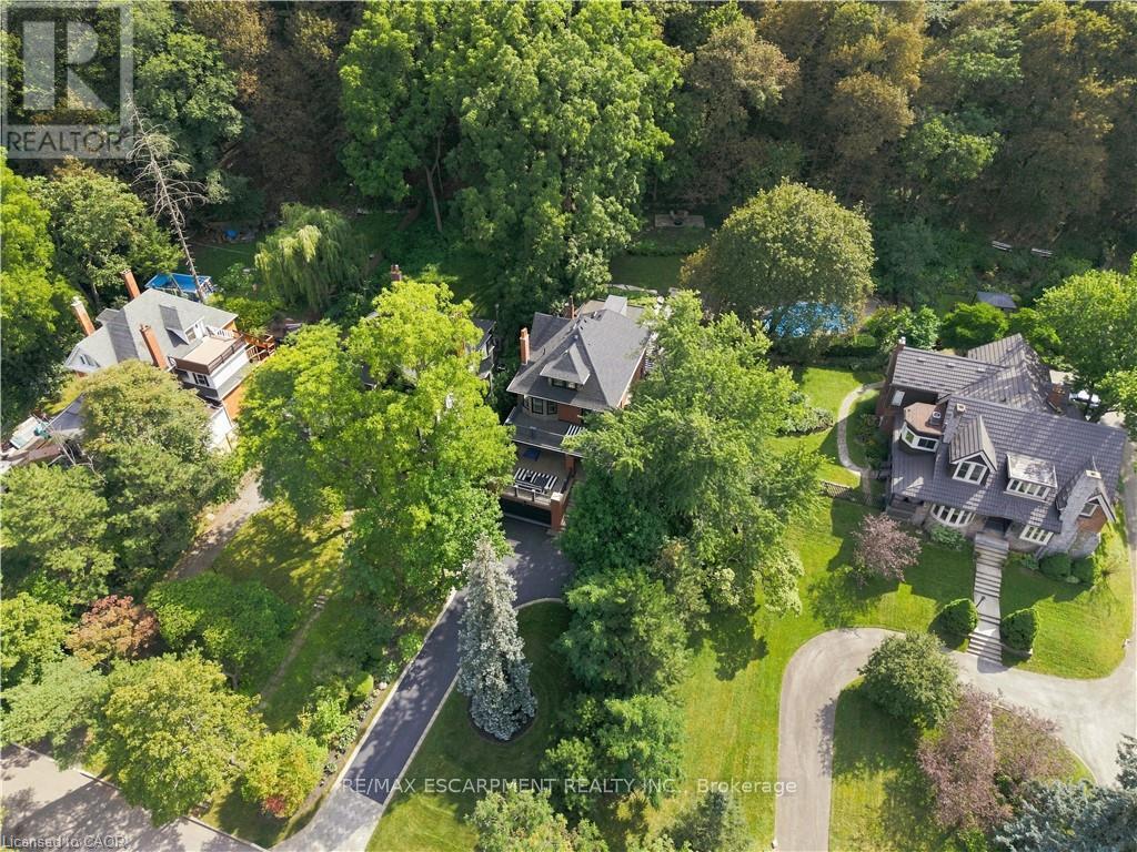 2 FREEMAN PLACE