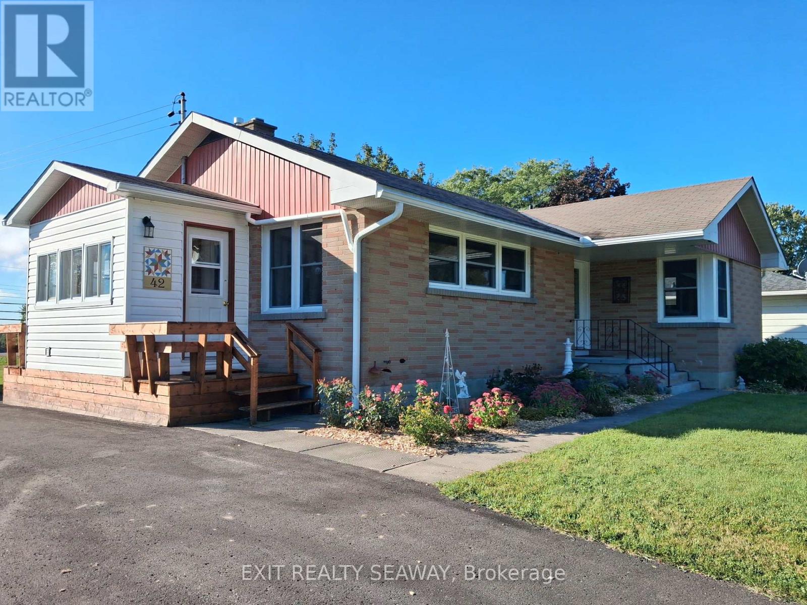 42 SANTA CRUZ DRIVE - Photo 2