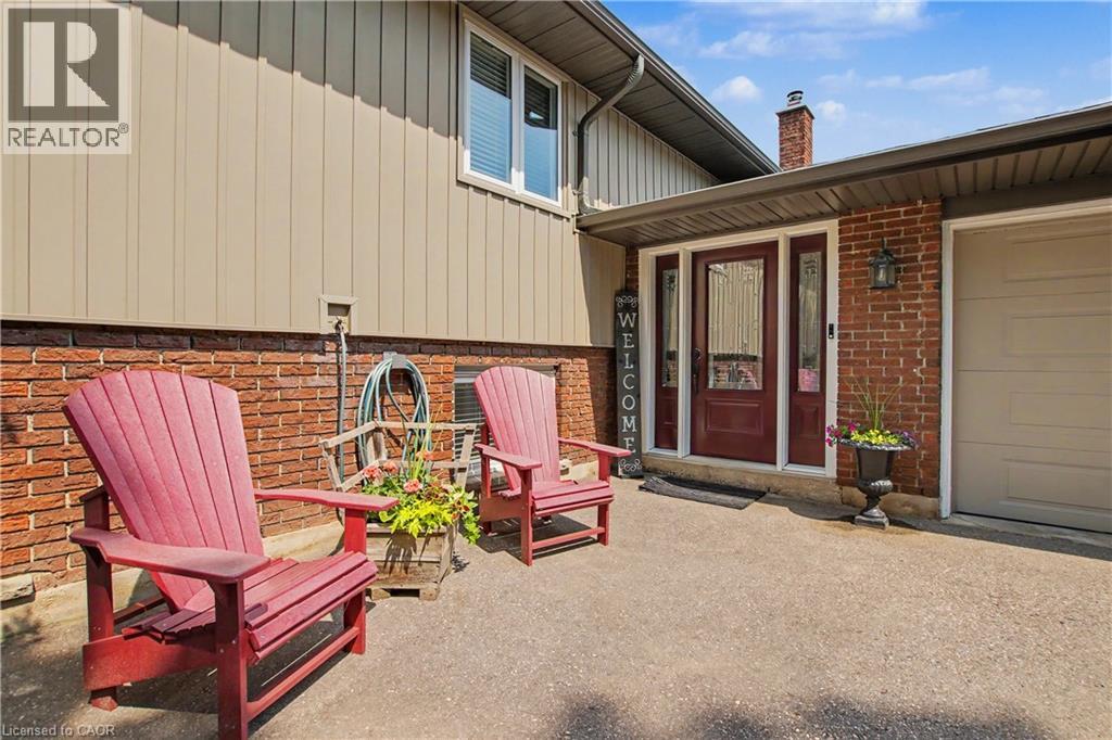 1045 QUEEN'S BUSH Road